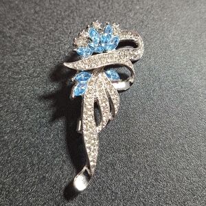 💎NEW - Elegant Baby Blue Rhinestone, With Faux Diamond & Sliver Tone Accents